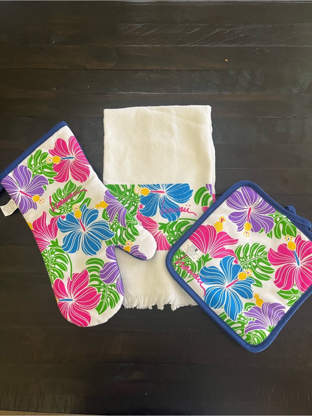 NWOT Colorful Hawaiian Tropical Oven Mitt & Potholder Set with White Towel